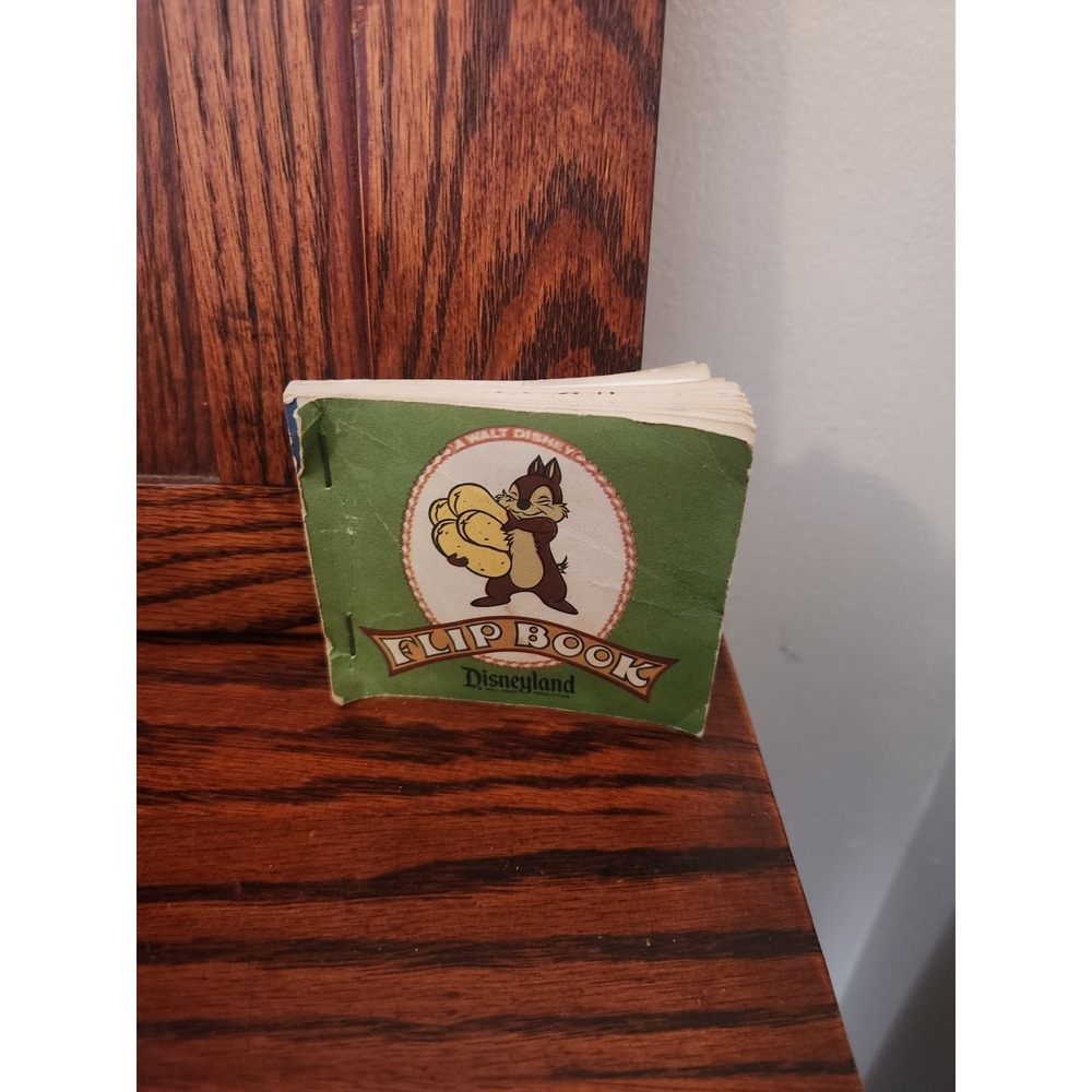 🐸Walt Disney Disneyland CHIP & DALE Green Flip Book 3-1/2" X 3"‎ Vintage